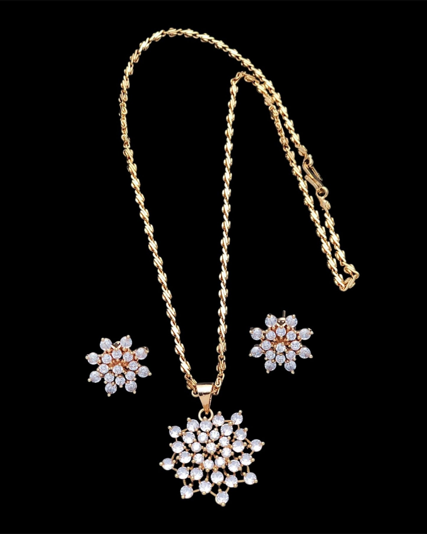 Gold plated chain pendant set