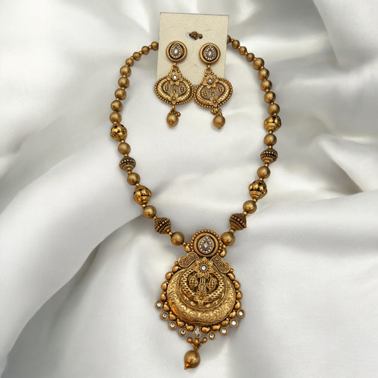 Golden necklace set
