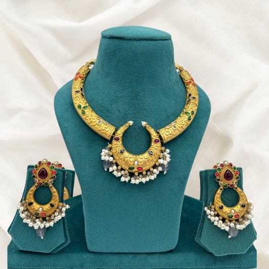 Contemporary gold necklace set