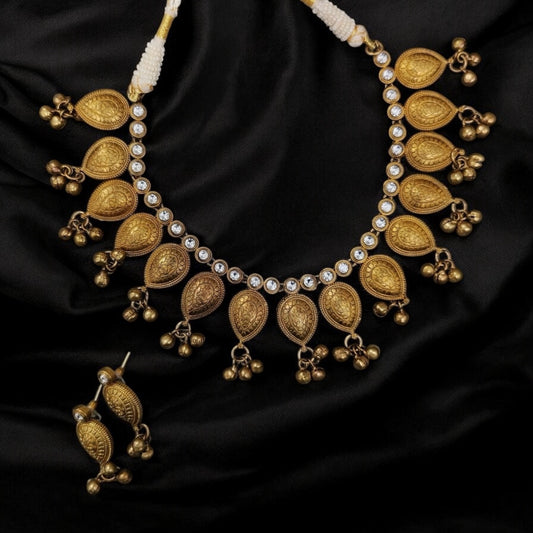 Contemporary gold plated necklace set