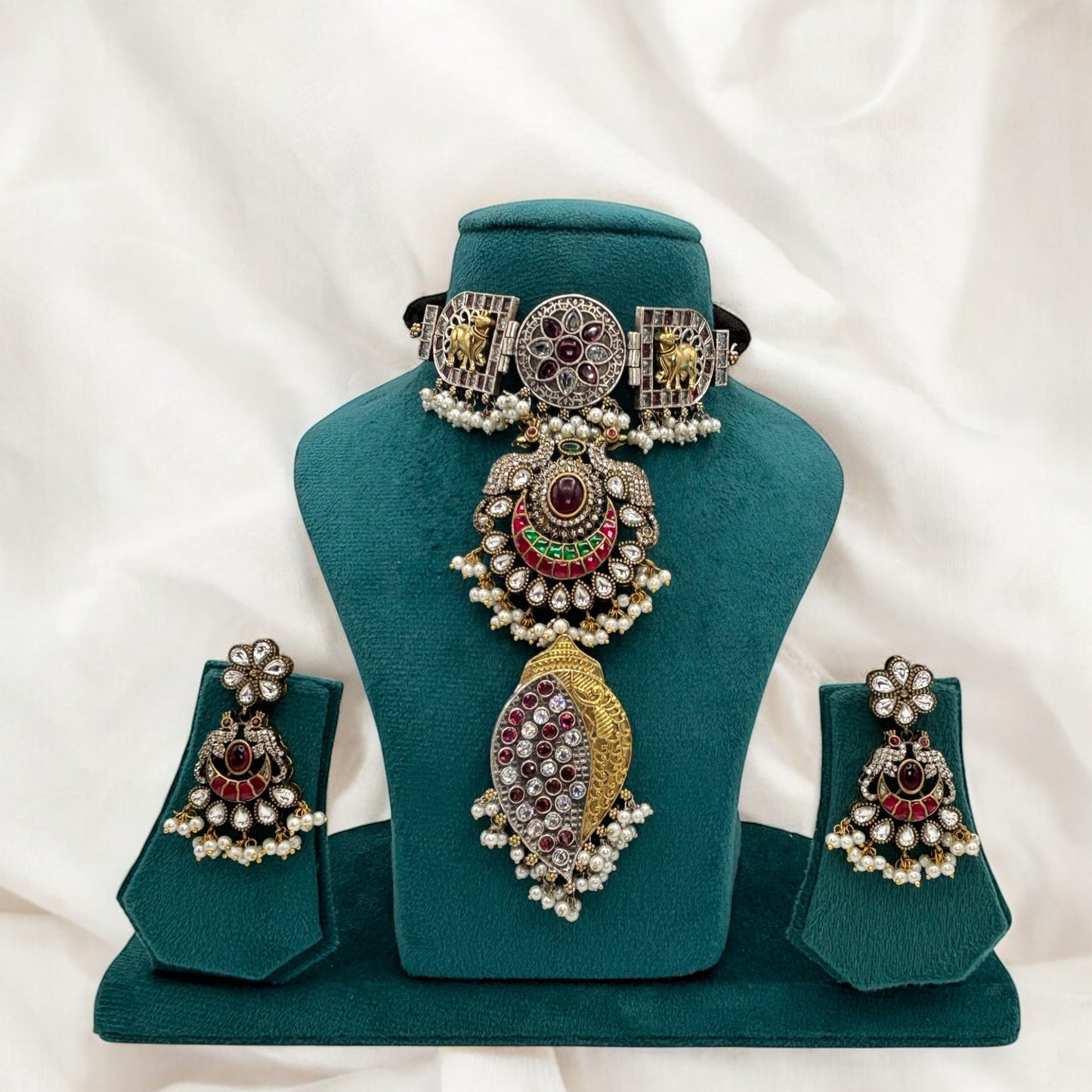 Premium statement choker set