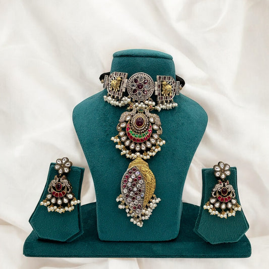 Premium statement choker set