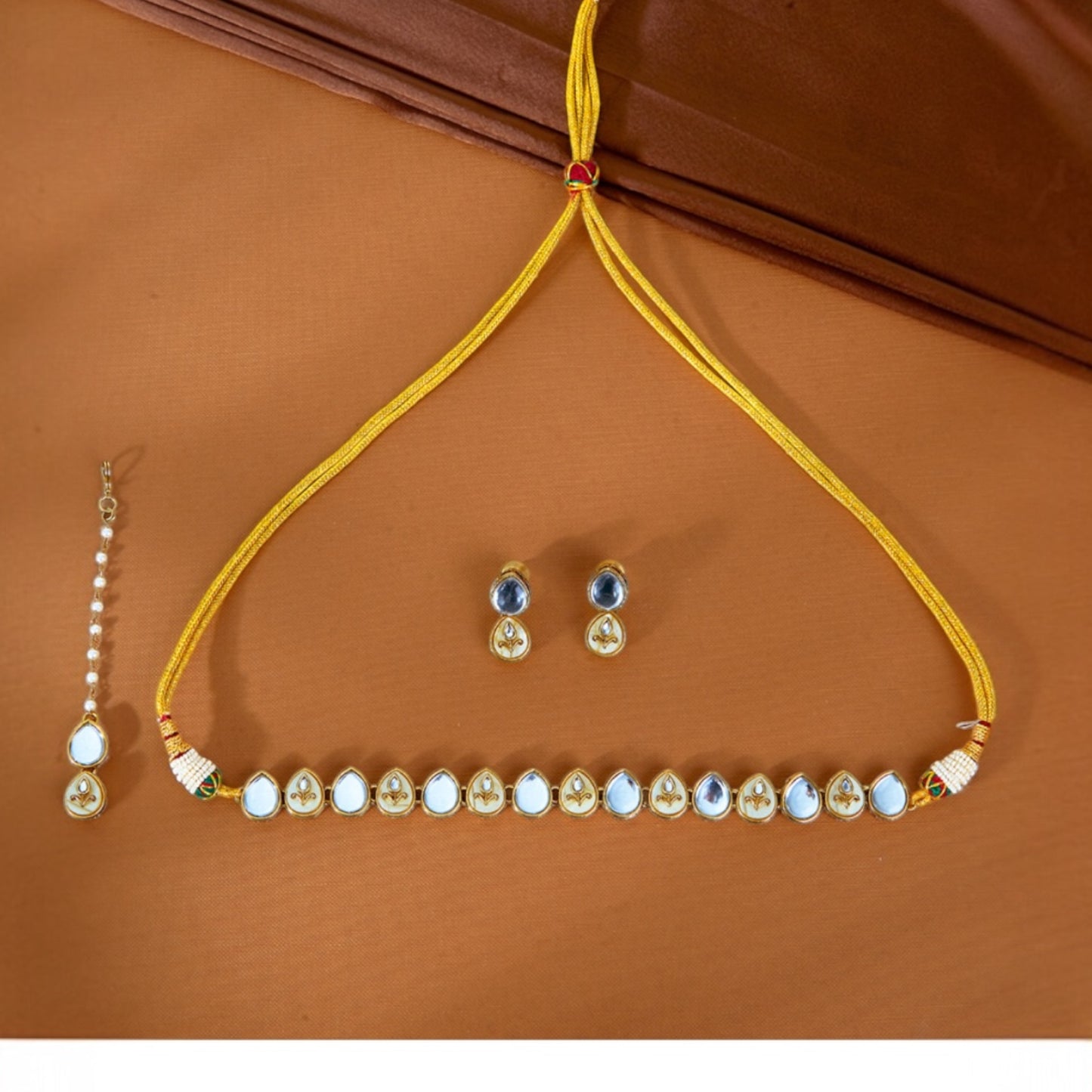 Choker necklace set with mehndi polish