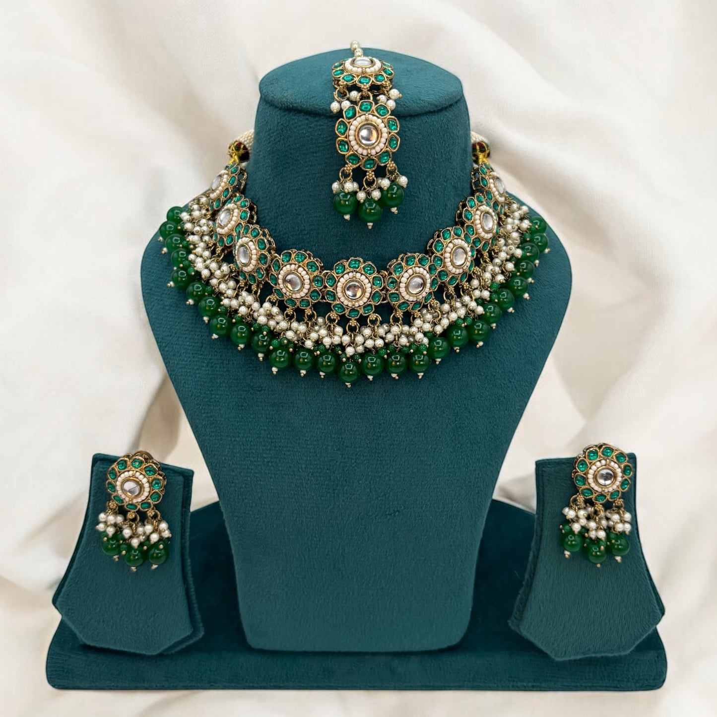 Beads necklace set with mang tikka