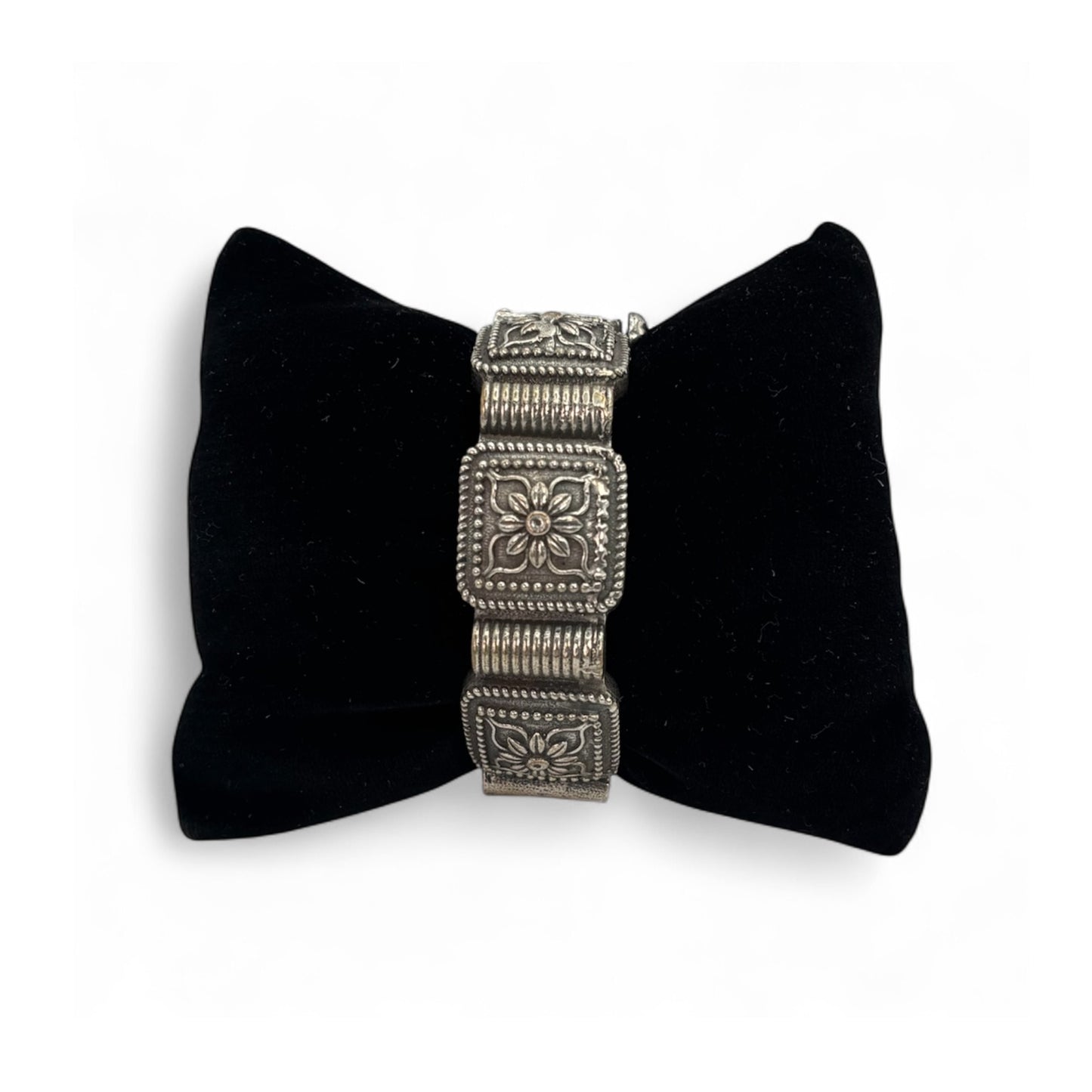 Silver oxidized openable kada