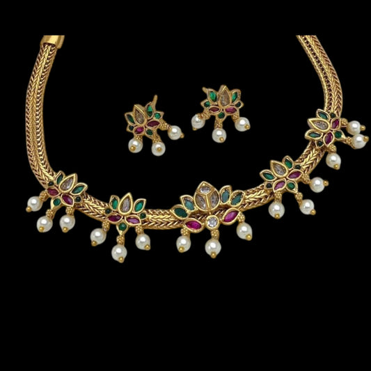 Simple lotus design choker set