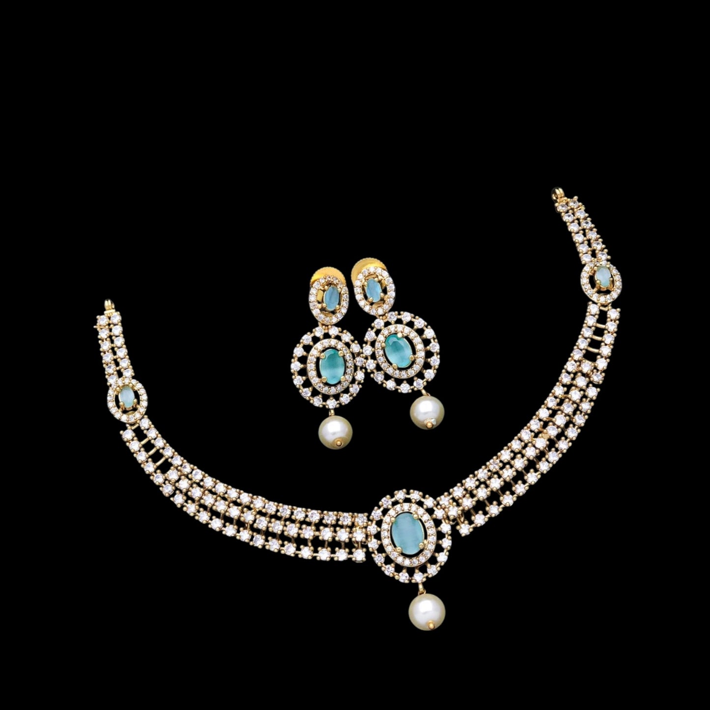 Gold plated necklace set with matt finish